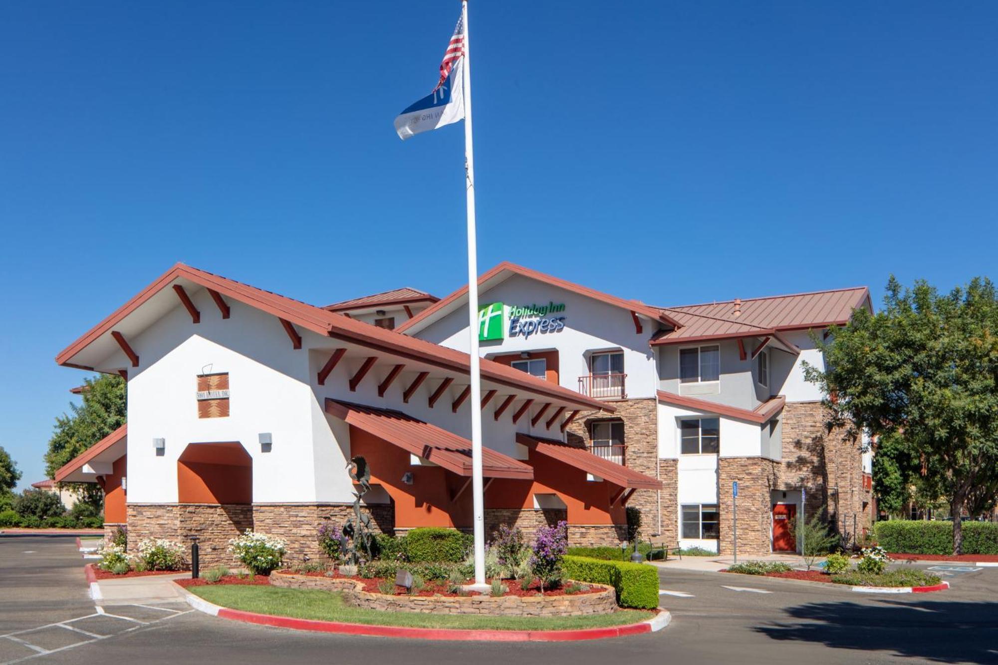 Holiday Inn Express Turlock By Ihg Exteriör bild