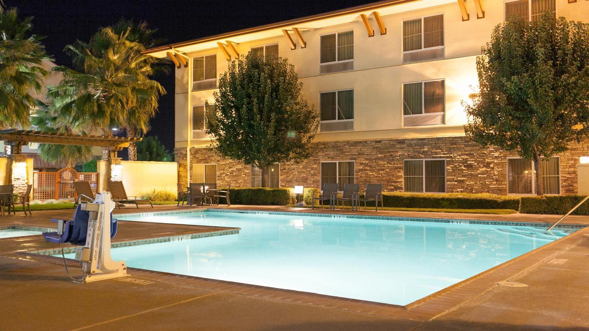 Holiday Inn Express Turlock By Ihg Exteriör bild