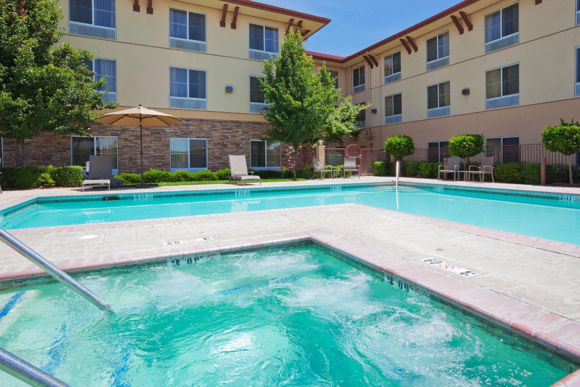 Holiday Inn Express Turlock By Ihg Exteriör bild