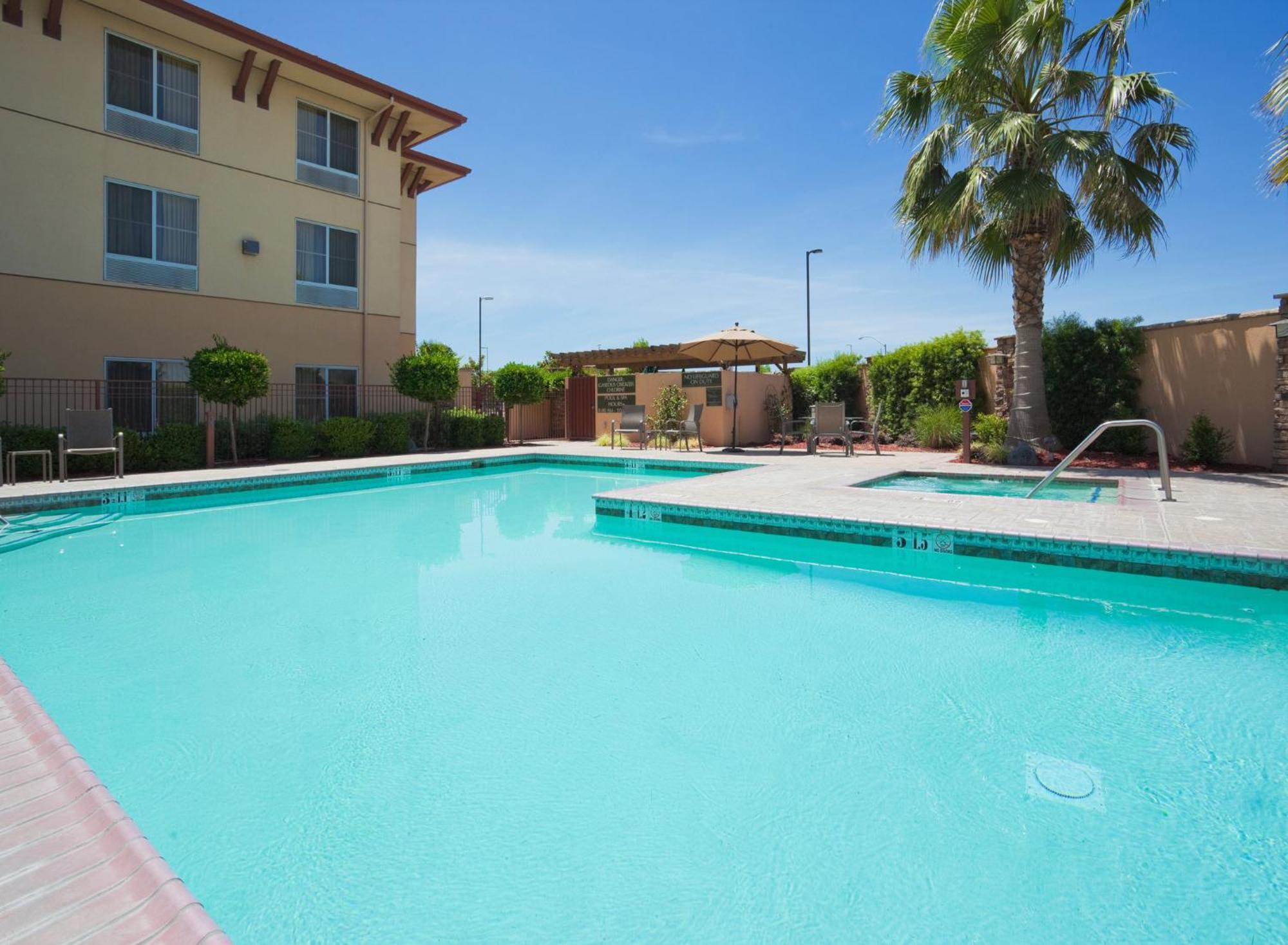 Holiday Inn Express Turlock By Ihg Exteriör bild